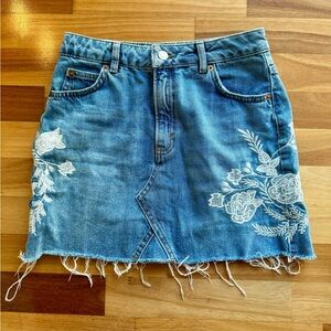 Topshop denim embroidered mini skirt size 4(S)